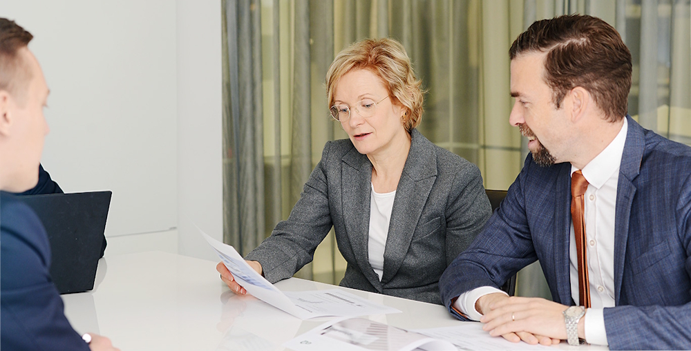 Yhteisöt ja instituutiot